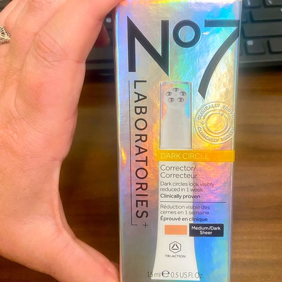 NO7 Laboratories Dark Circle Corrector with Hyaluronic Acid, 0.5 fl oz - Picture 2 of 5